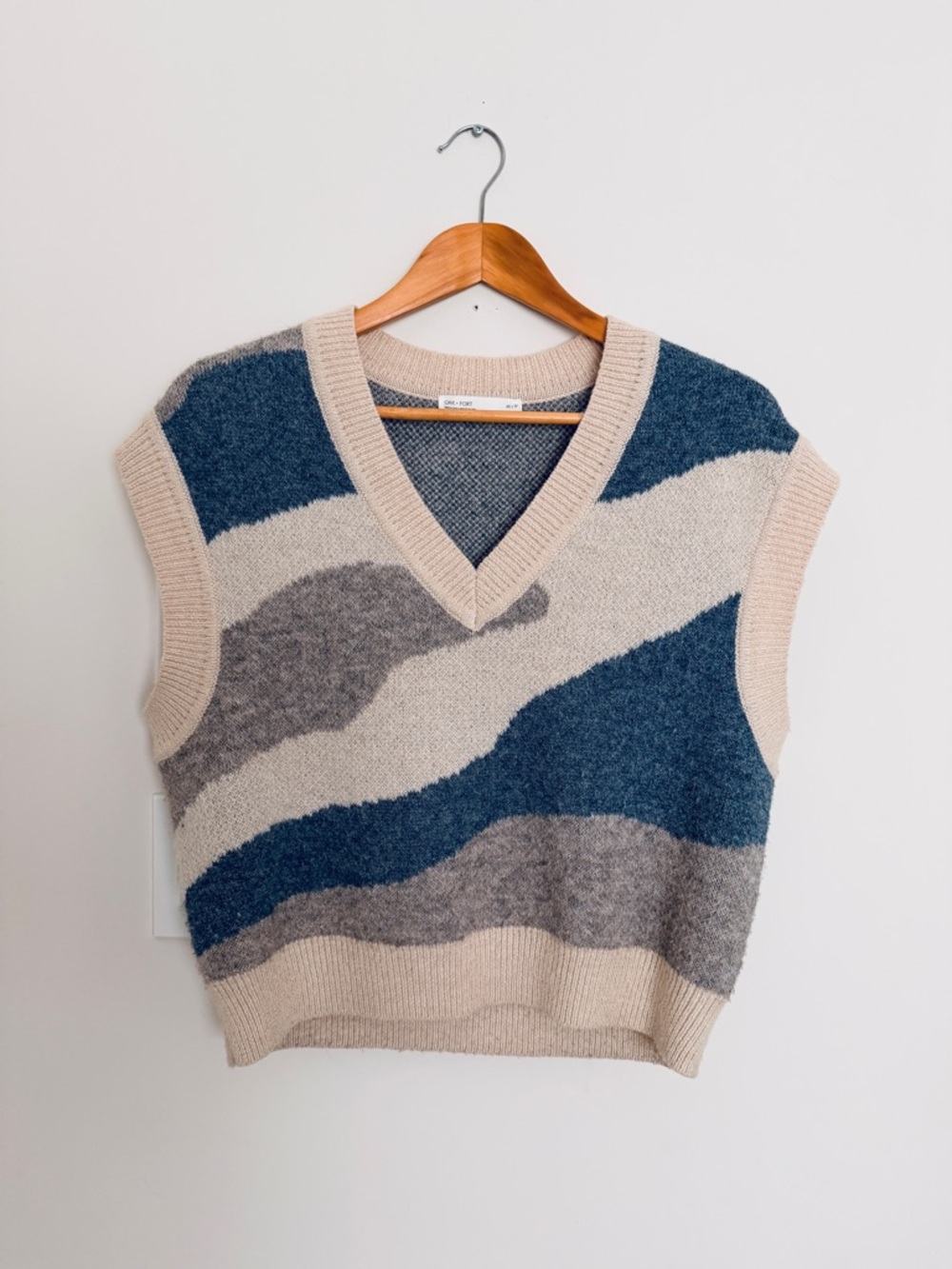 OAK + FORT women’s Beige & Blue V-Neck Vest - Picture 2 of 3